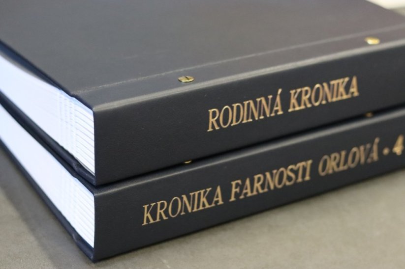 Kronika na fotografie A4, 100 listů, pravá kůže - Barva kůže: Tmavě modrá (89)