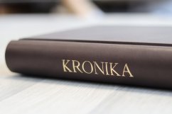 Zlatá ražba na hřbetě kroniky Zlatá ražba na hřbetě kroniky