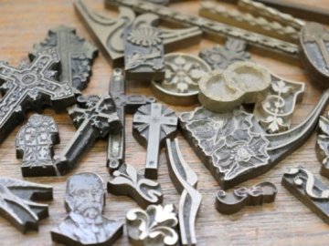 Staré ornamenty pro zdobení zlatičkou