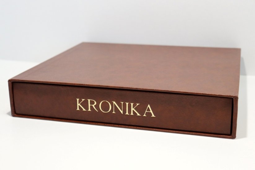 Kronika v pouzdře