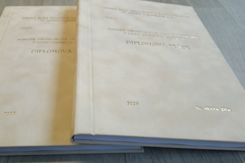 Diplomka v sametu - smetanový odstín