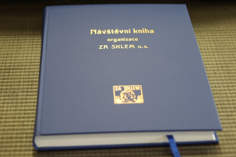 Kronika pro ruční zapisování, větší A4, 192 listů, koženka - Barva koženky: Bordó žíhaná (13)
