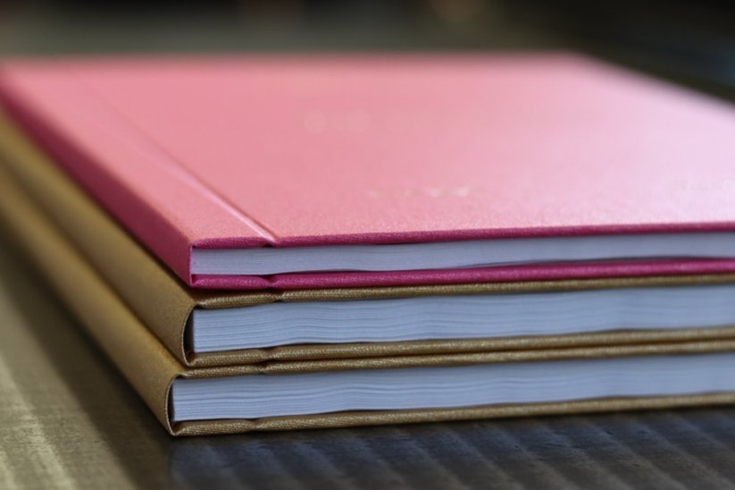 Třpytivá růžová a zlatá diplomka