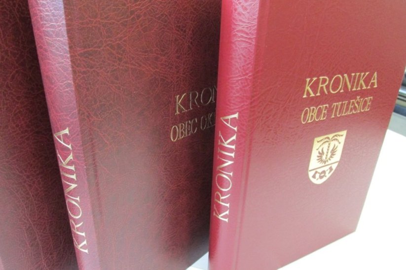 Kronika pro ruční zapisování, větší A4, 192 listů, koženka - Barva koženky: Bordó žíhaná (13)