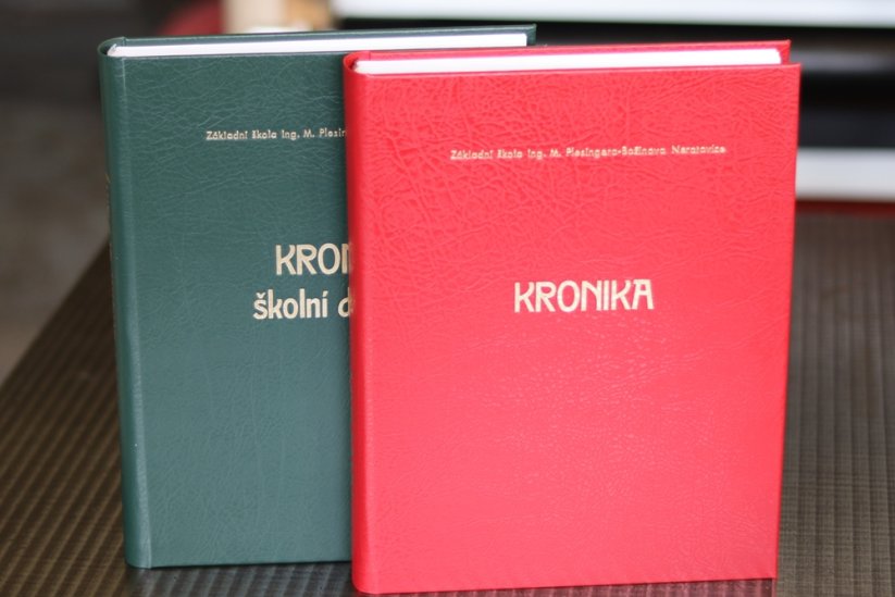 Kronika pro ruční zapisování, větší A4, 192 listů, koženka - Barva koženky: Bordó žíhaná (13)