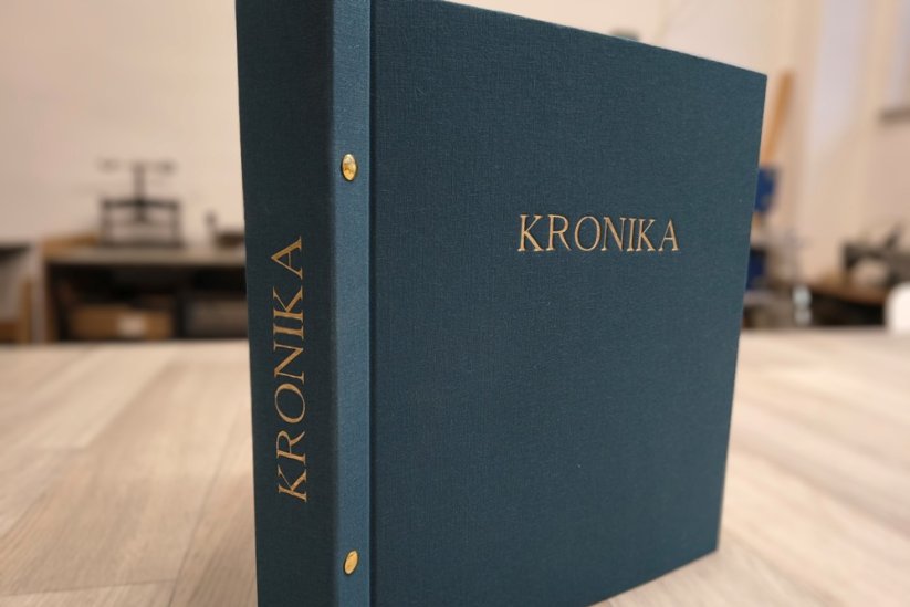 Kronika - petrolejová barva - č.2