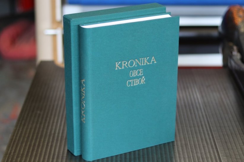 Kronika pro ruční zapisování, větší A4, 192 listů, koženka - Barva koženky: Bordó žíhaná (13)
