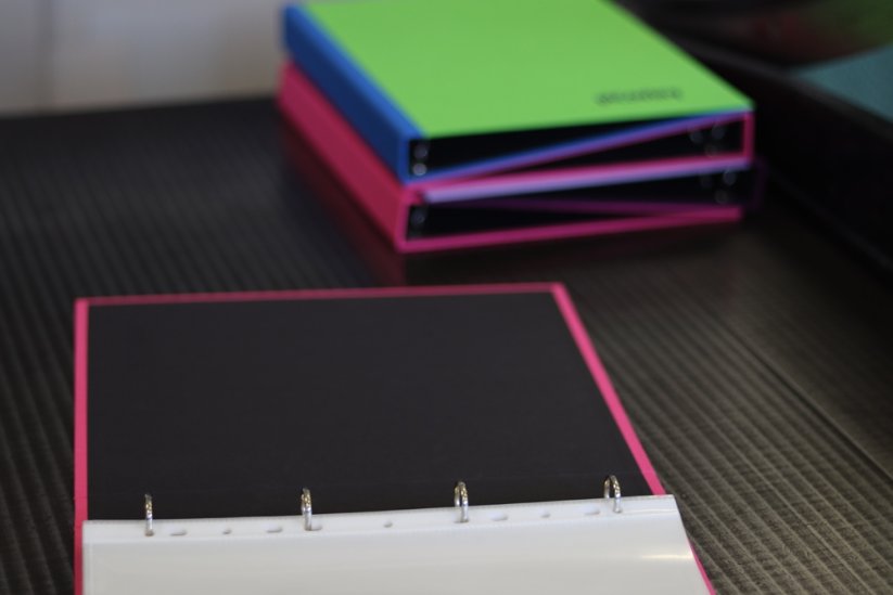 Několik barevných šanonů