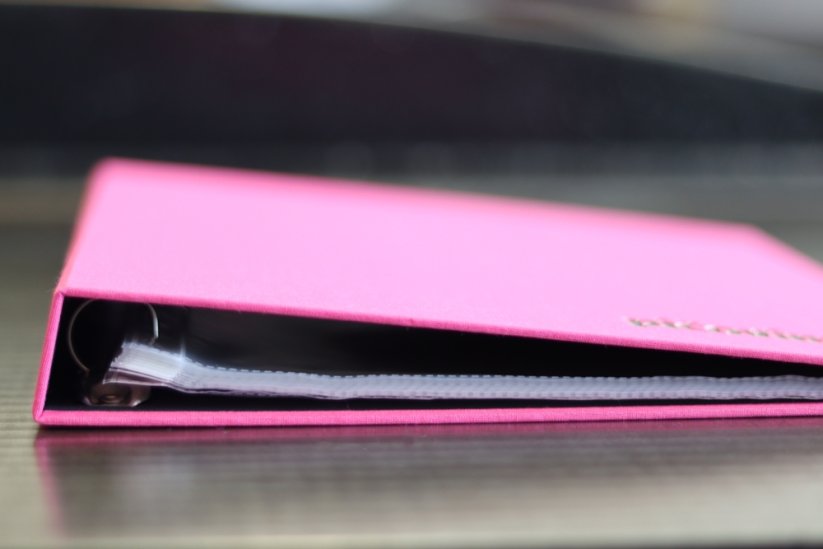 Detail zavřeného šanonu