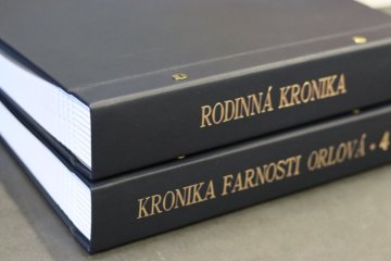 Kožené kroniky na fotografie